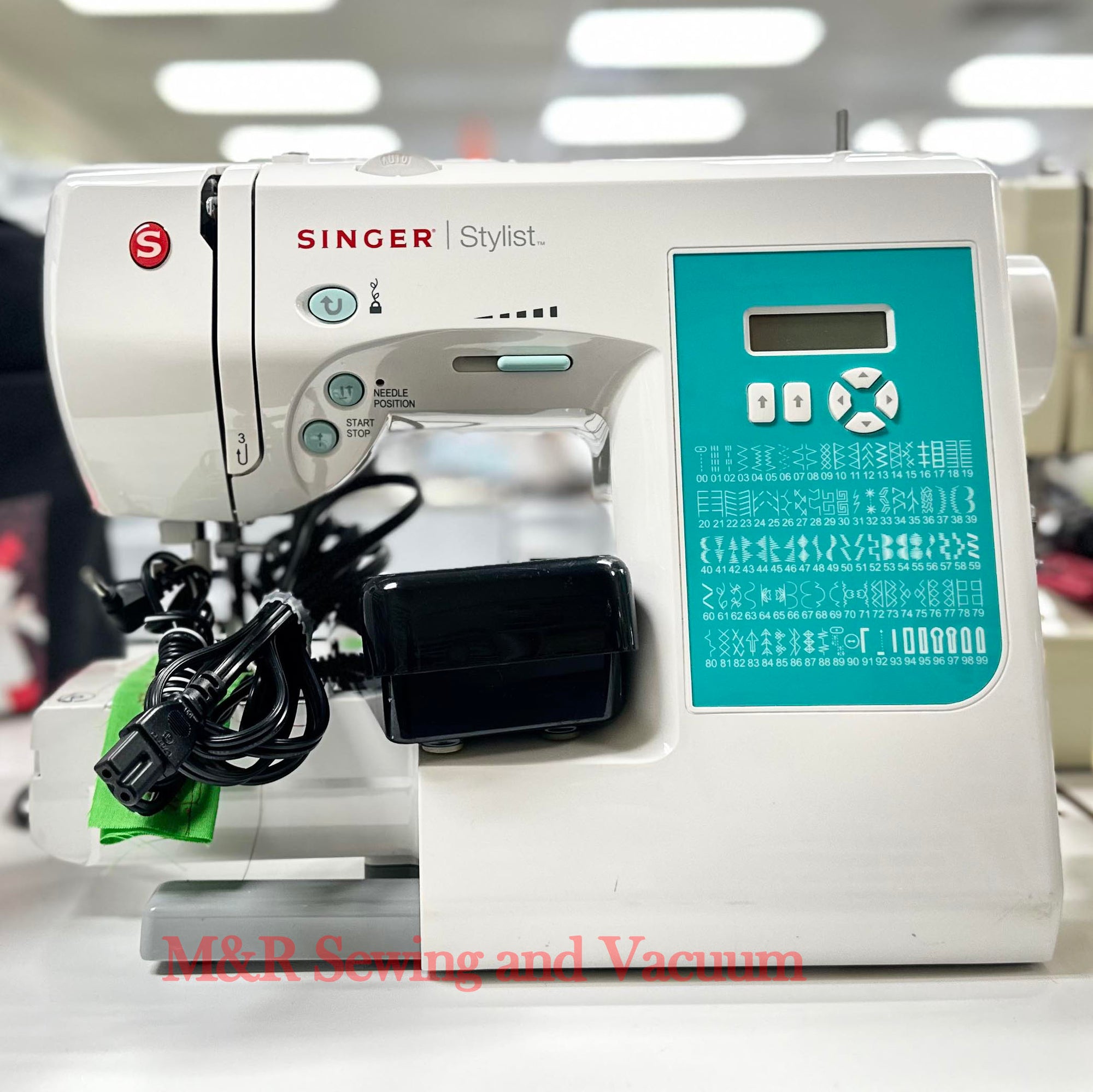 USED Singer Stylist 7258 Sewing Machine
