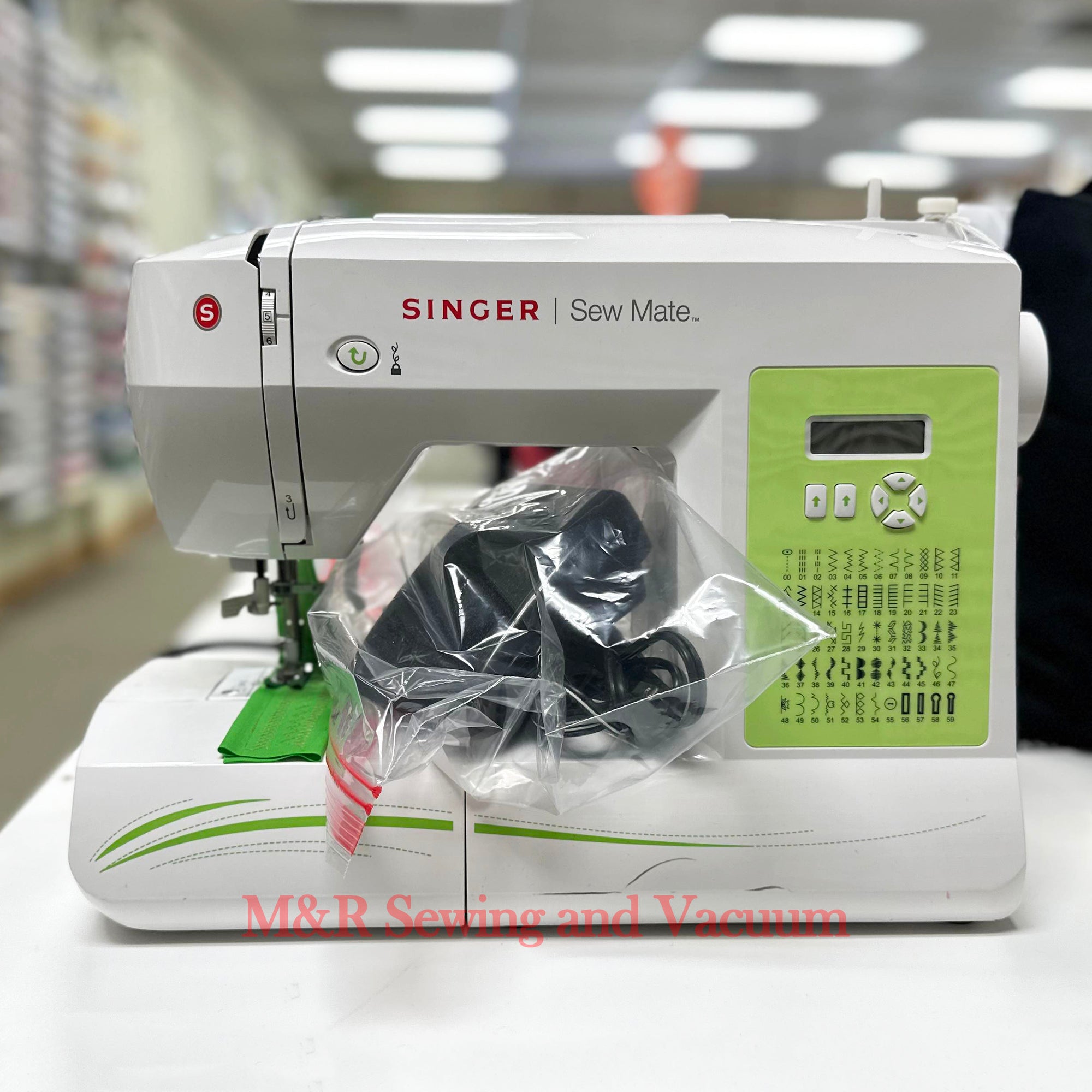 USED Singer Sew Mate 5400 Sewing Machine